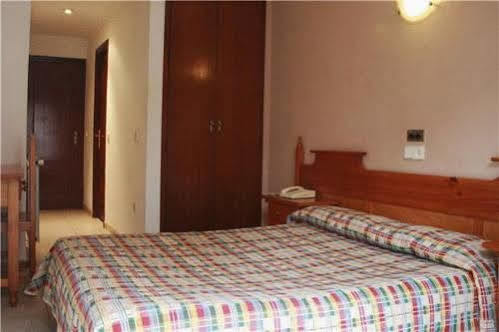 Hostal Los Manos Blanes Exterior photo